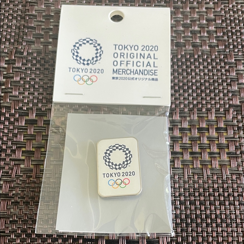 Tokyo 2020 Official Merchandise Pin - White
